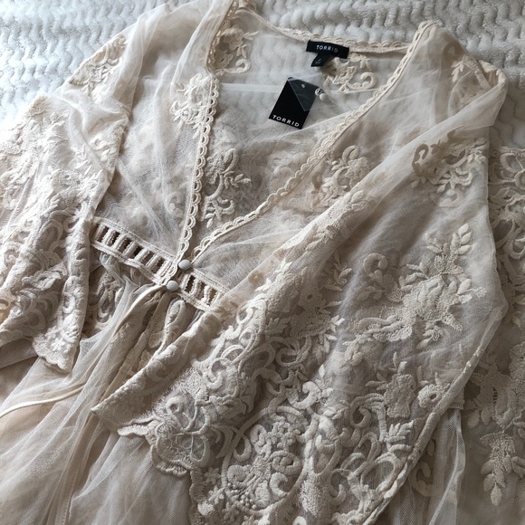 Torrid Women’s Plus Size Ivory Mesh Embroidered Duster Kimono - Picture 8 of 14